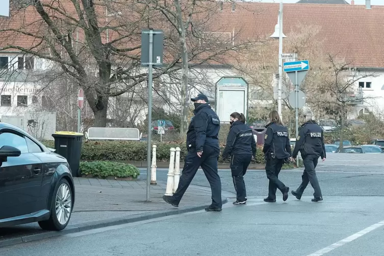 Gemeinsame Corona-Streife von Polizei und Ordnungsamt in der Homburger Innenstadt.