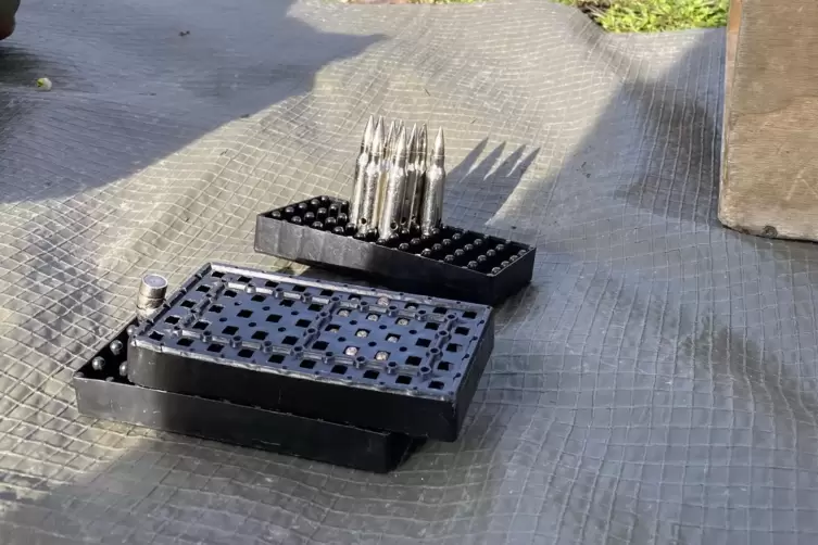 Patronen ohne Pulver: Noch trainieren die Rekruten mit Exerziermunition. 