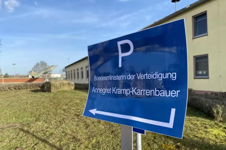 Diesmal reserviert f&uuml;r die oberste Chefin: Kommandeurs-Parkplatz in der S&uuml;dpfalz-Kaserne. 