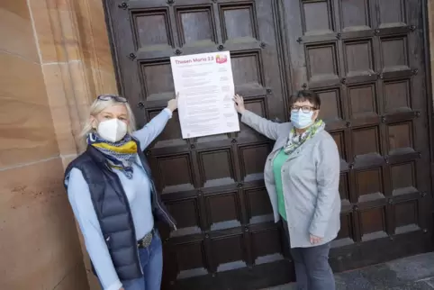 Maria 2.0, Plakat an der Marienkirche in Kaiserslautern: Anke Ott und Uta Mader.