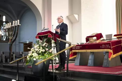 Bundespräsident Frank-Walter Steinmeier hält eine Ansprache beim Festakt zum Auftakt des Festjahres „1700 Jahre jüdisches Leben 