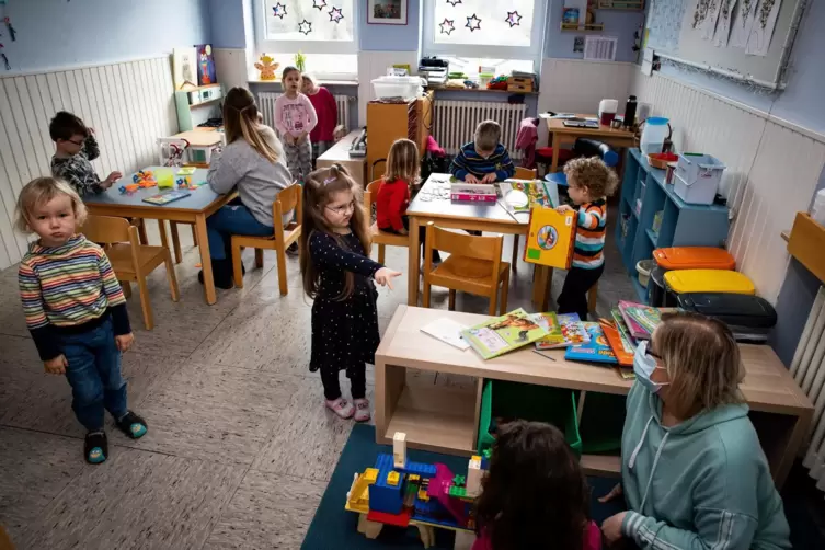 Der Kindergarten hat regulär geöffnet. Wegen Corona kommen derzeit aber weniger Kinder in. Etwa ein Drittel bleibt im Moment noc