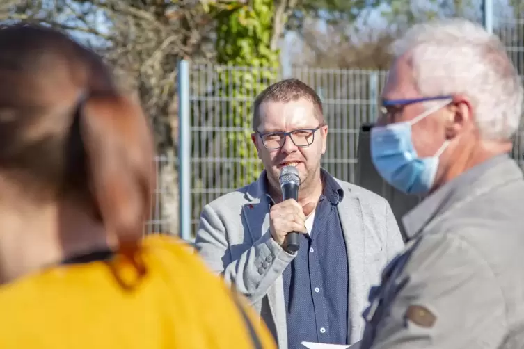 Die Gewerkschafter Mark Baumeister (Mitte) und Uwe Hildebrandt.