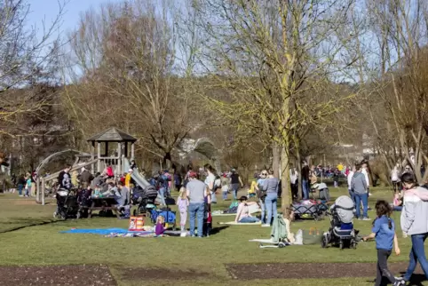 Frühlingshaft wie am Sonntag hier auf der Gartenschau in Kaiserslautern soll auch das Wetter am Montag sein. 