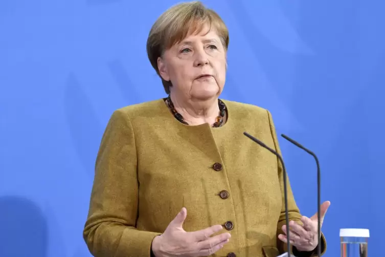 Merkel sagt, sie verstehe, dass die Sehnsucht nach einer Öffnungsstrategie groß sei.