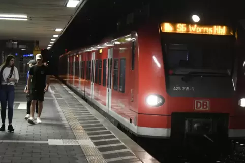 Im Juni 2018 rollte der offiziell erste als S-Bahn deklarierte Regionalzug in den Frankenthaler Bahnhof.