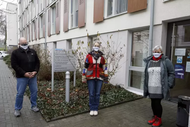  Martin Engelbert, Bärbel Deobald, Heidi Fahr (von links) sind Gruppenleiter vom Verein „Blaues Kreuz“, der sich um Menschen mit