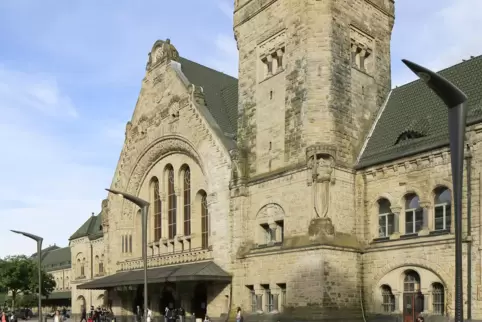 Metz gehört zu den französischen Corona-Hotspots . Die Mobilität soll eingeschränkt werden, das bedeutet weniger Verkehr am Haup