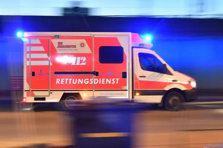 Einsatz des Rettungsdiensts: nach Unfall in Speyer erforderlich. 