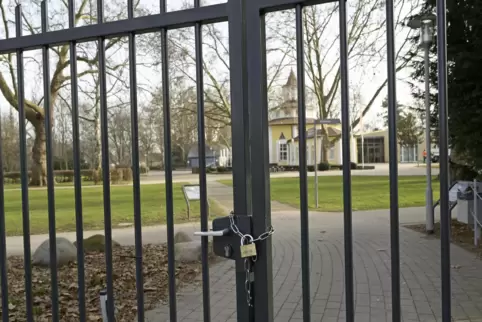 Alles zu: einer der Eingänge zum Ebertpark am Montag.