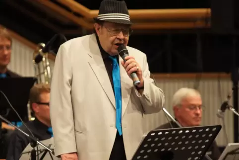 Gerd Wolf, bei der TC Big Band scherzhaft „der Präsident“ genannt, trat auch immer wieder gerne als Sänger auf. 