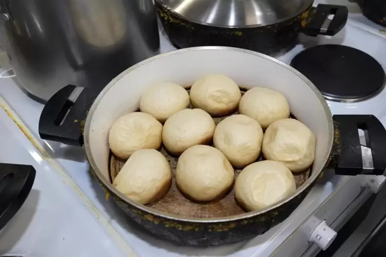 Eine beliebte Spezialit&auml;t in der Region: Oppauer Dampfnudeln.