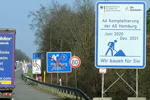 Dieser Hinweis vor der Baustelle stimmt so nicht mehr.