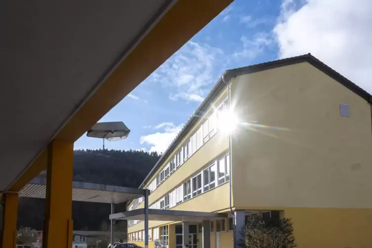 Das Gebäude der Realschule in Wolfstein.