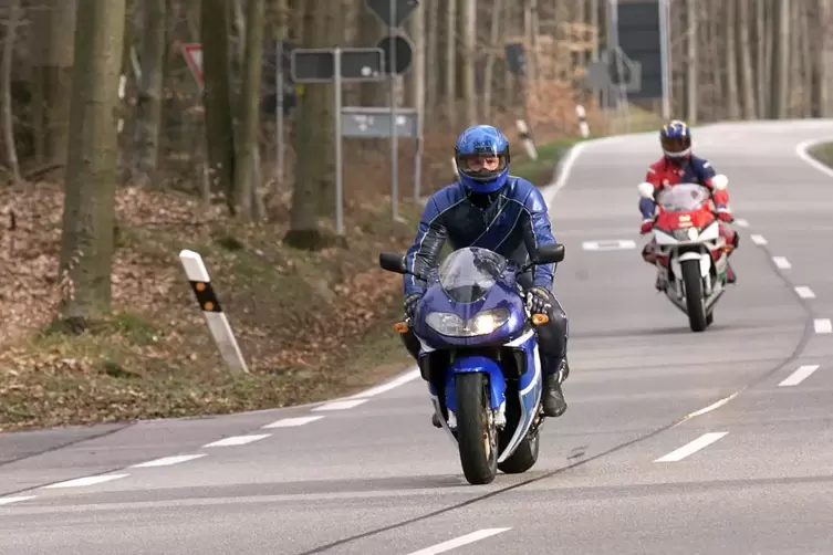 Die kurvenreiche Strecke rund um Johanniskreuz ist bei Motorradfahrern sehr beliebt. 