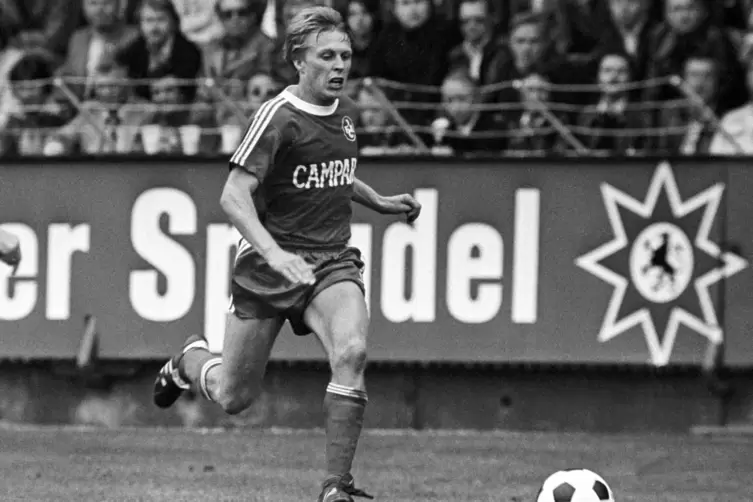 Machte 441 Bundesligaspiele: der aus der FKP-Jugend hervorgegangene Hannes Riedl, hier 1976 im FCK-Trikot.