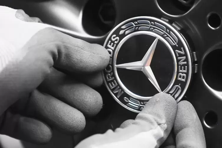Der Mercedes-Stern ist seit 1926 das Markenzeichen aller Mercedes-Benz-Fahrzeuge.