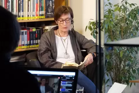 Verknüpft Fiktion und Historie : Katrin Tempel. 