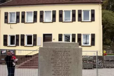 Im Bürgerhaus Wörschweiler befindet sich nicht nur der traditionelle Sitzungssaal, sondern auch ein Schulungsraum der Feuerwehr. Im Bürgerhaus Wörschweiler befindet sich nicht nur der traditionelle Sitzungssaal, sondern auch ein Schulungsraum der Feuerwehr.