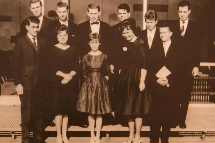 Der erste Abitur-Jahrgang in Dahn 1961: In der hinteren Reihe von links Peter Seibel, Carl-Dieter Schmitt, Heinz Krug, Norbert B