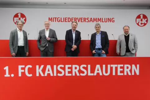 Kontrolleure:: der am späten Freitagabend auf drei Jahre gewählte FCK-Aufsichtsrat (von links nach rechts): Fritz Fuchs, Bernhar