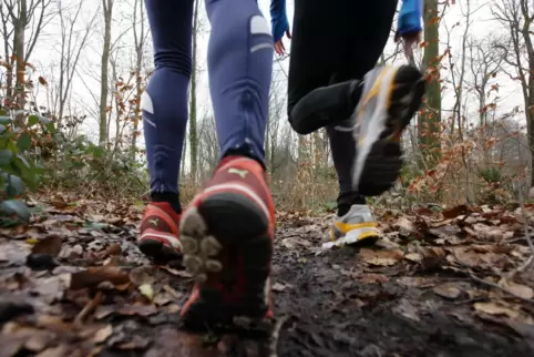 Was passiert, wenn ein Sportler sich beim Joggen im Wald verletzt? 
