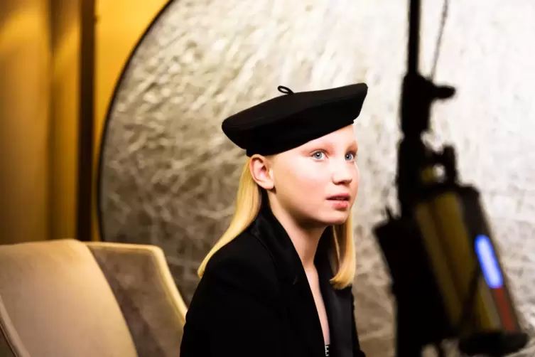 Ging leider leer aus: Helena Zengel, hier beim Warten auf die Bekanntgabe der Globes-Gewinner. 