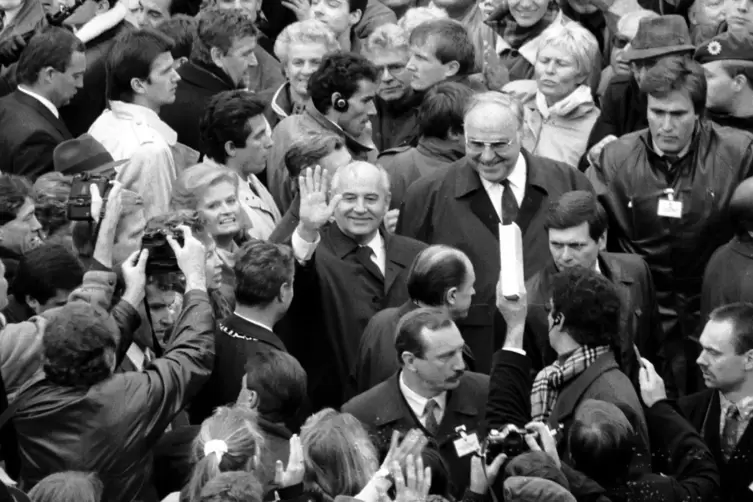 1990 besuchte Michail Gorbatschow gemeinsam mit Bundeskanzler Helmut Kohl und dessen Frau Hannelore Speyer.
