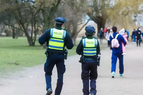 Die Polizei war am Sonntag verstärkt unterwegs, um das EInhalten der Corona-Regeln zu kontrollieren