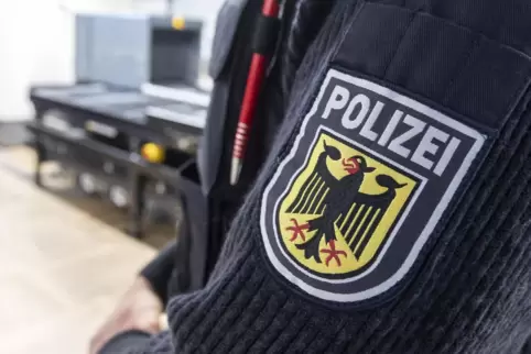 Samstagnacht hat eine Fußstreife der Bundespolizei hinter dem Hauptbahnhof einen Sprayer auf frischer Tat erwischt.