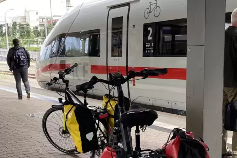 Im ICE 4 ist – nach vorheriger Reservierung – die Mitnahme von Fahrrädern möglich. Von Mannheim (Foto) fahren die ICE 4 inzwisch