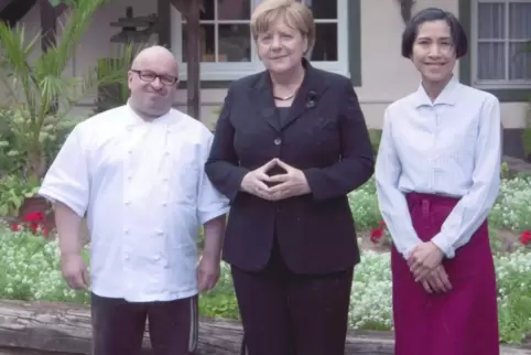 Auch schon in Römerberg bewirtet: Bundeskanzlerin Angela Merkel mit Thomas und Nong Walter.