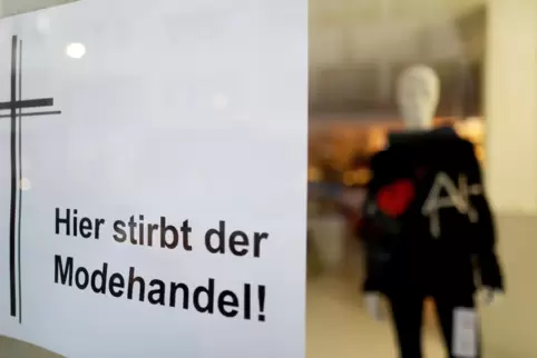 Damit dem Einzelhandel nicht vollständig die Luft ausgeht, soll schrittweise geöffnet werden. 