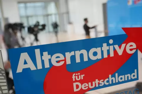 Die AfD-Bundespartei ist vom Verfassungsschutz als rechtsextremer Verdachtsfall eingestuft worden. 