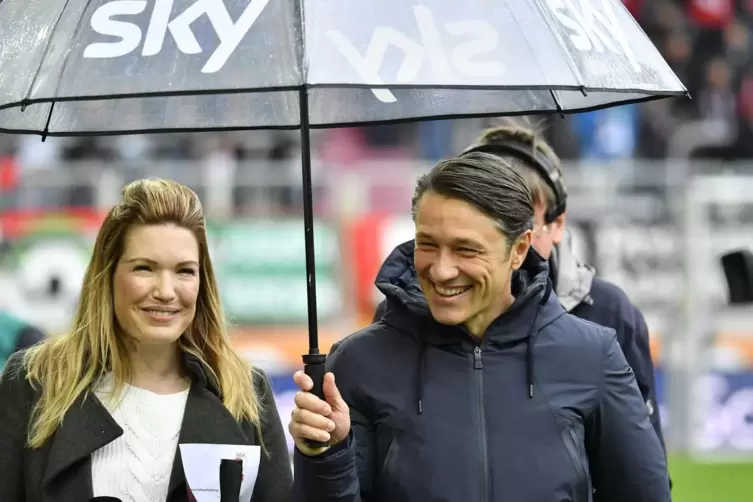 Für sie hält Ex-Bayern-Trainer Niko Kovac – ganz Gentleman – auch mal den Schirm: Jessica Libbertz, geborene Kastrop, war 17 Jah