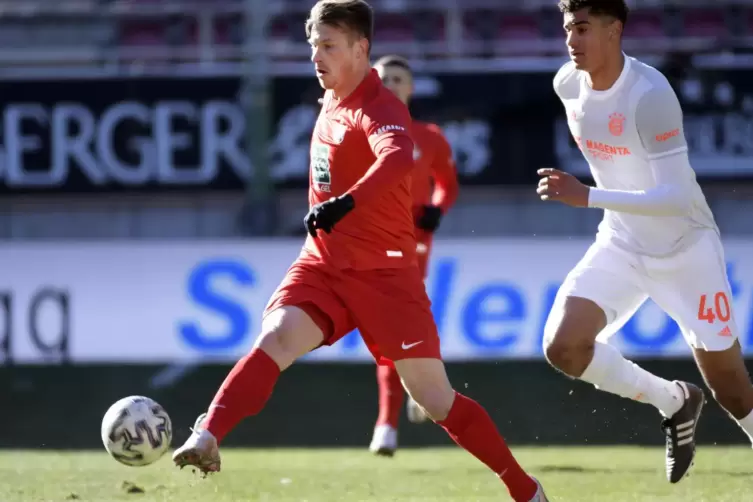 Marvin Pouri&eacute; (links) im Spiel gegen den FC Bayern II.
