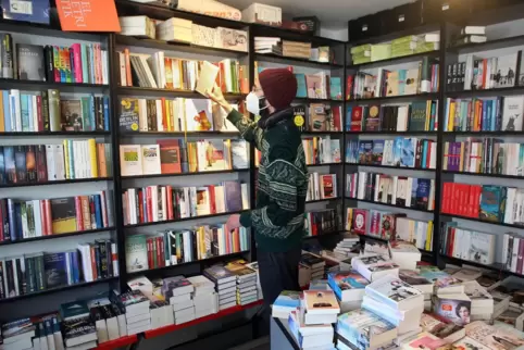 Buchläden können unter Auflagen öffnen.