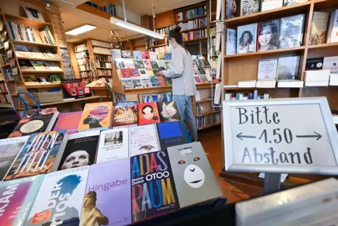 Nach den ersten Öffnungen bei Schulen und Friseuren sollen nach dem Beschluss der Bund-Länder-Runde nun auch Buchhandlungen folg