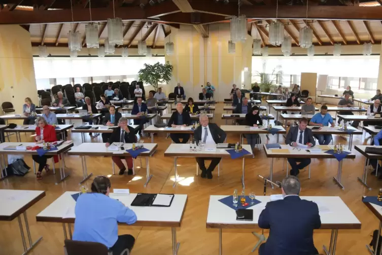 In Corona-Zeiten tagt der Kreistag stets mit Abstand.
