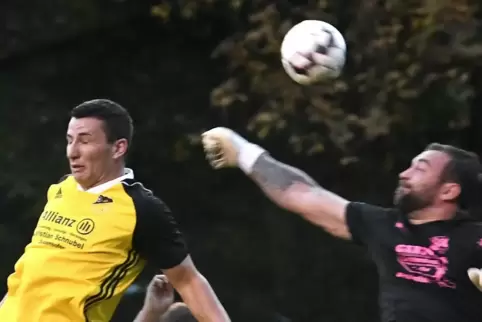 Bleibt Dudenhofener: Simon Bundenthal (links).