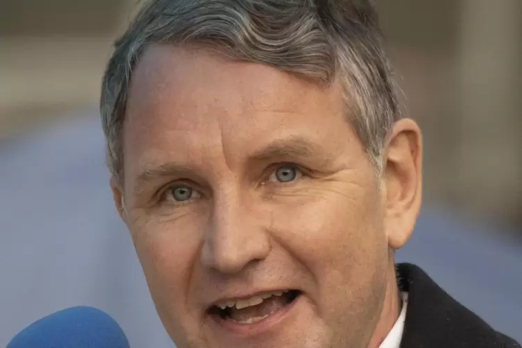 Der Thüringer AfD-Landeschef Björn Höcke wurde vom Bundesverfassungsschutz im vergangenen Jahr als rechtsextreme Führungsperson 