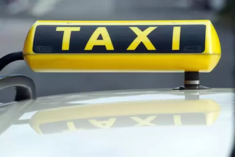 Für eine Fahrt mit dem Taxi zum Impfen ist auf alle Fälle eine ärztliche Verordnung erforderlich.