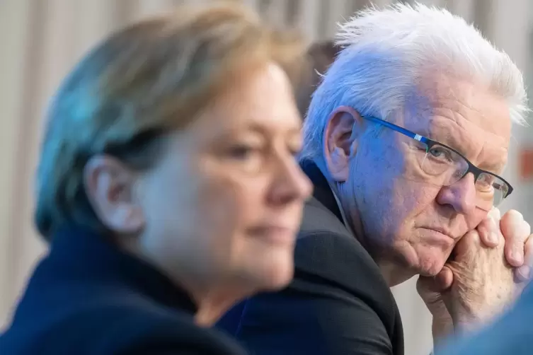 Eisenmann gegen Kretschmann: Bisher sieht es nach einem Sieg des Amtsinhabers in der Stuttgarter Staatskanzlei aus.