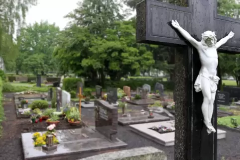 In der Ratssitzung ging es um Abfallbehälter und die Entsorgung des Mülls auf dem Friedhof.