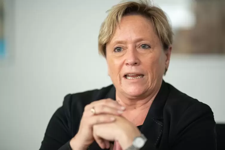 Susanne Eisenmann (CDU) erwartet von Löbel Aufklärung.