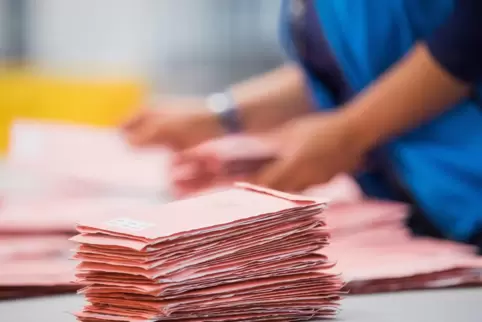 Um Wähler und Wahlhelfer vor einer Corona-Infektion zu schützen, haben das Gesundheitsministerium und das Büro des Landeswahllei
