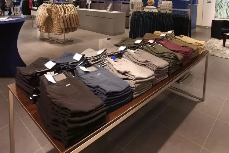 Den Laden für sich allein haben: Mit Termin dürfen Kunden in Kleidungsgeschäften einkaufen.