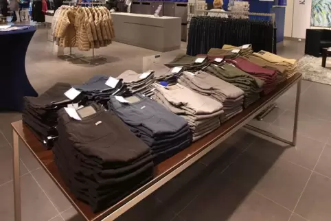 Den Laden für sich allein haben: Mit Termin dürfen Kunden in Kleidungsgeschäften einkaufen.
