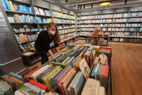 DIe Einzelhändler bereiten sich auf die Öffnung vor. 