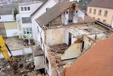 Der ASB hat das Nachbarhaus in der Friedrich-Ebert-Straße gekauft und lässt es abreißen, um einem Neubau Platz zu machen.